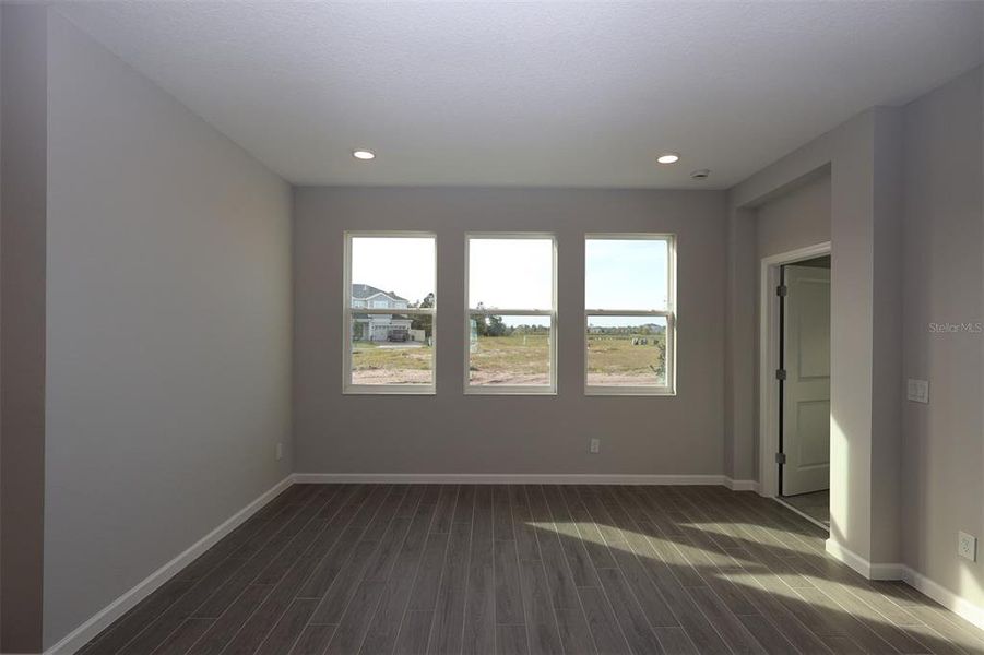 Spacious, unfurnished interior of a new home in Bay Lake Farms, St. Cloud (Image 29).
