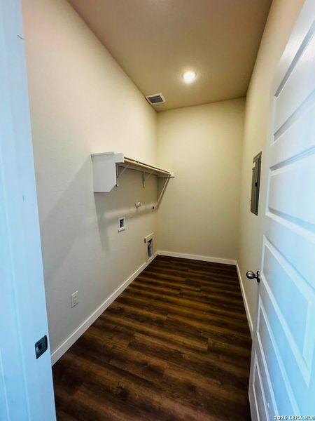 Spacious, unfurnished interior of a new home in Red Hawk Landing, San Antonio (Image 5).