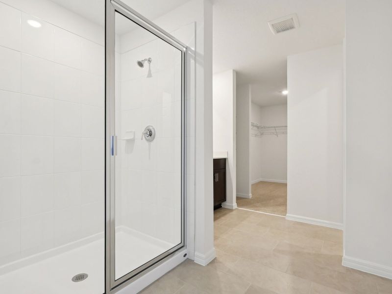 Spacious, unfurnished interior of a new home in The Reserve at Twin Lakes, St. Cloud (Image 11).