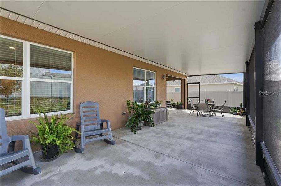 Exterior details and patio area of a home in Eden Hills, Lake Alfred (Image 27).