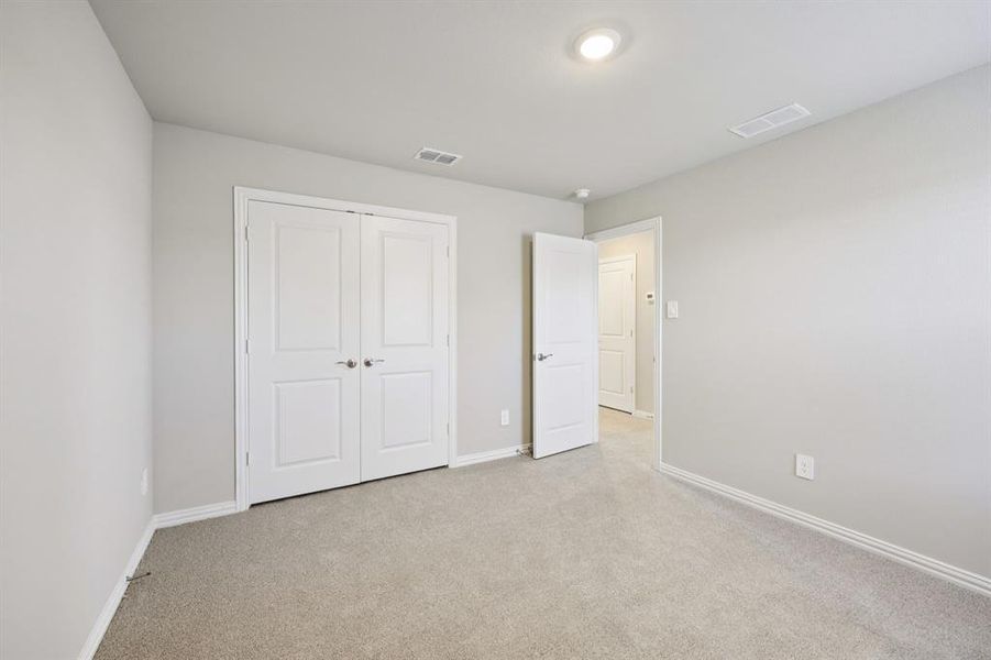 Spacious, unfurnished interior of a new home in Stonehaven, Seagoville (Image 38).