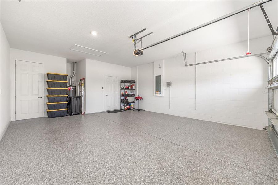 Spacious, unfurnished interior of a new home in , Ocala (Image 21).