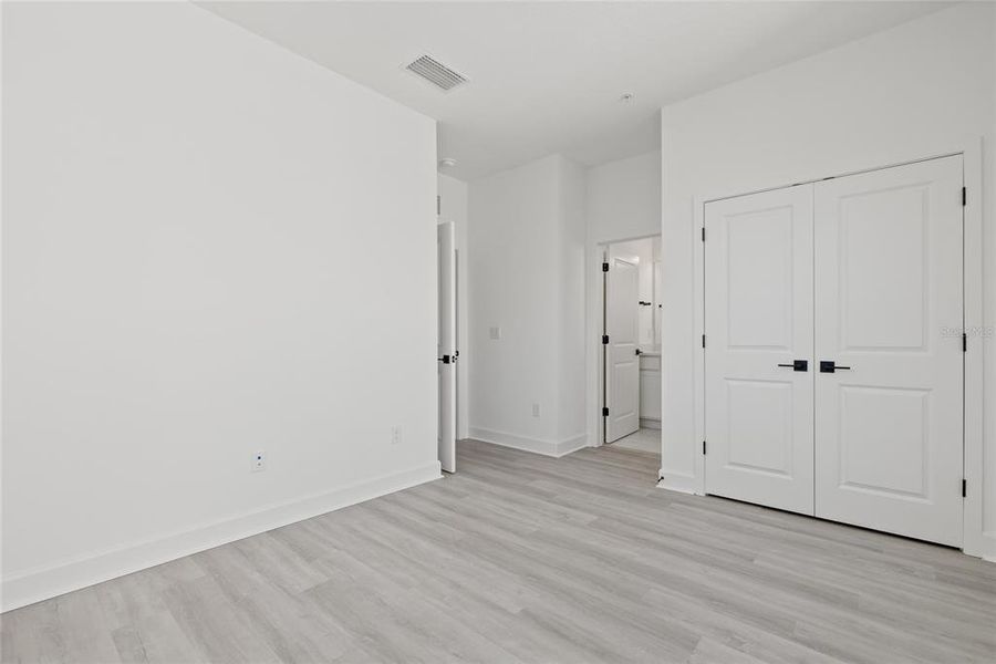 Spacious, unfurnished interior of a new home in , St. Petersburg (Image 22).