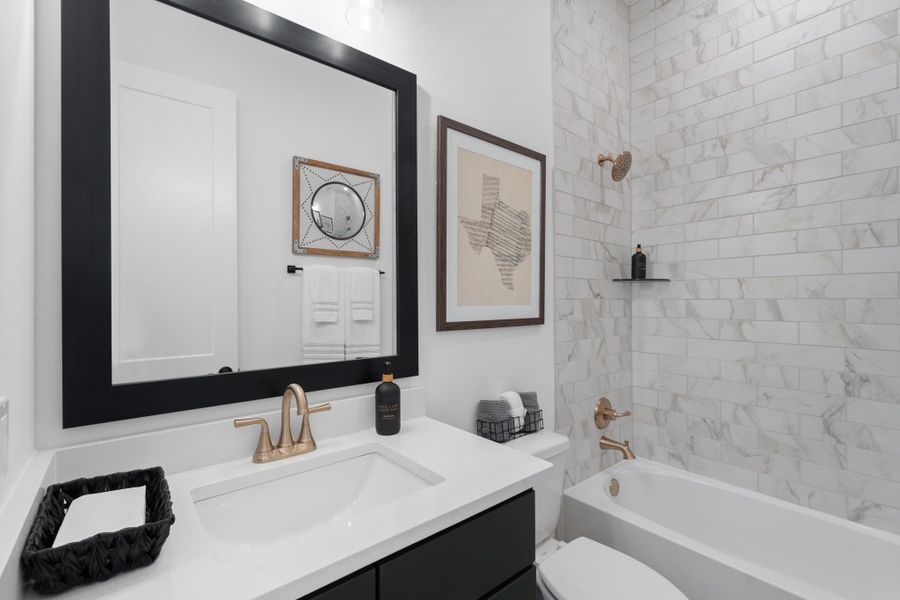 Furnished interior view inside a new home in Sienna, Missouri City (Image 15).