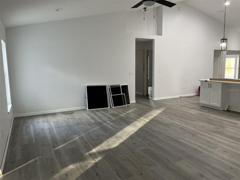 Spacious, unfurnished interior of a new home in , Ocala (Image 9).