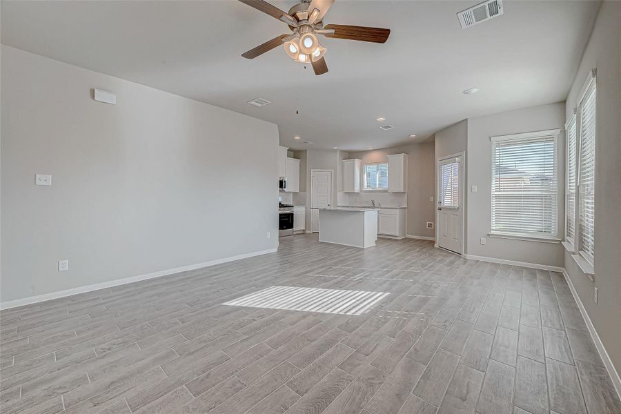 Spacious, unfurnished interior of a new home in Mill Creek Trails, Magnolia (Image 29).