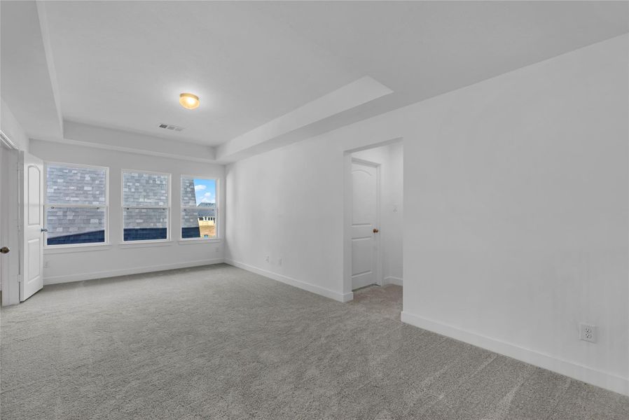 Spacious, unfurnished interior of a new home in Sienna, Missouri City (Image 14).