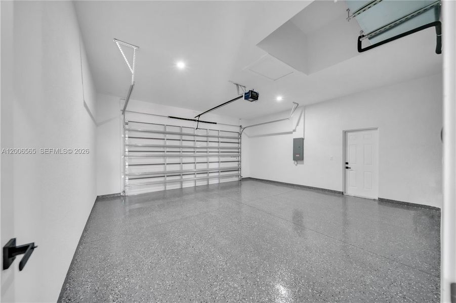 Spacious, unfurnished interior of a new home in , Lehigh Acres (Image 14).