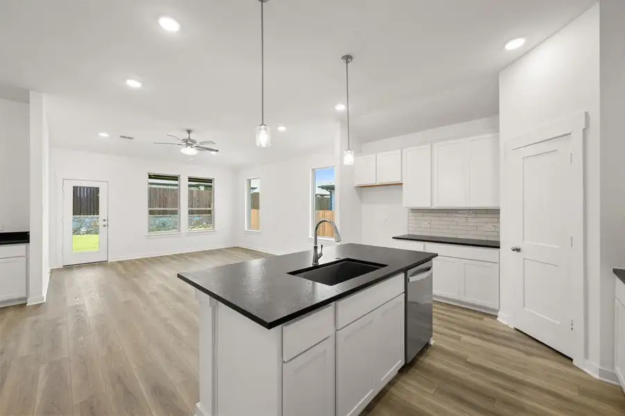 1321 Rothland- Kitchen-4
