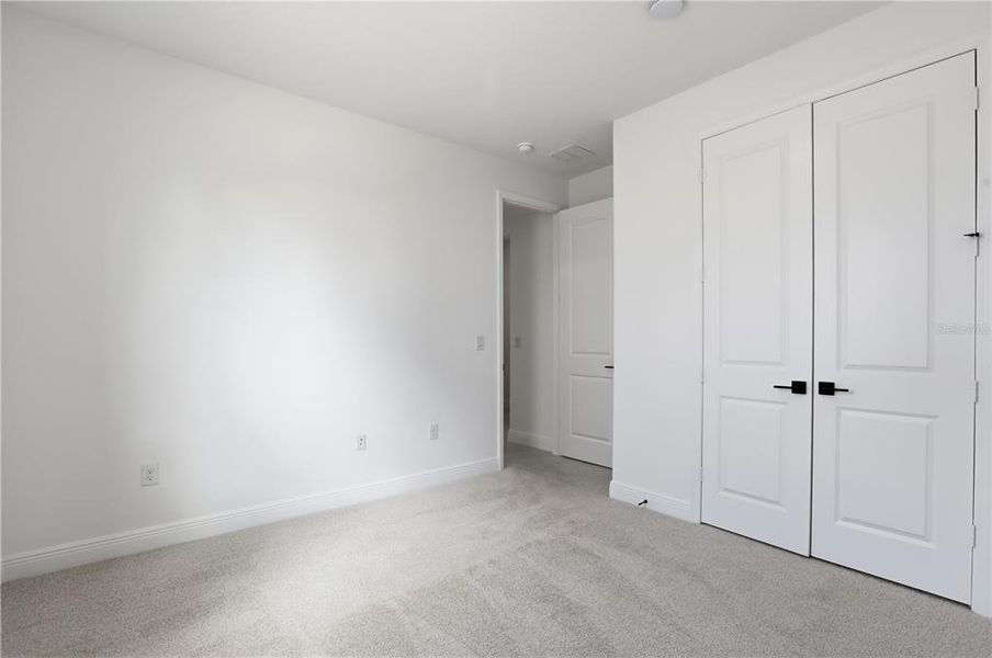 Spacious, unfurnished interior of a new home in Vintner Reserve, Clermont (Image 23).