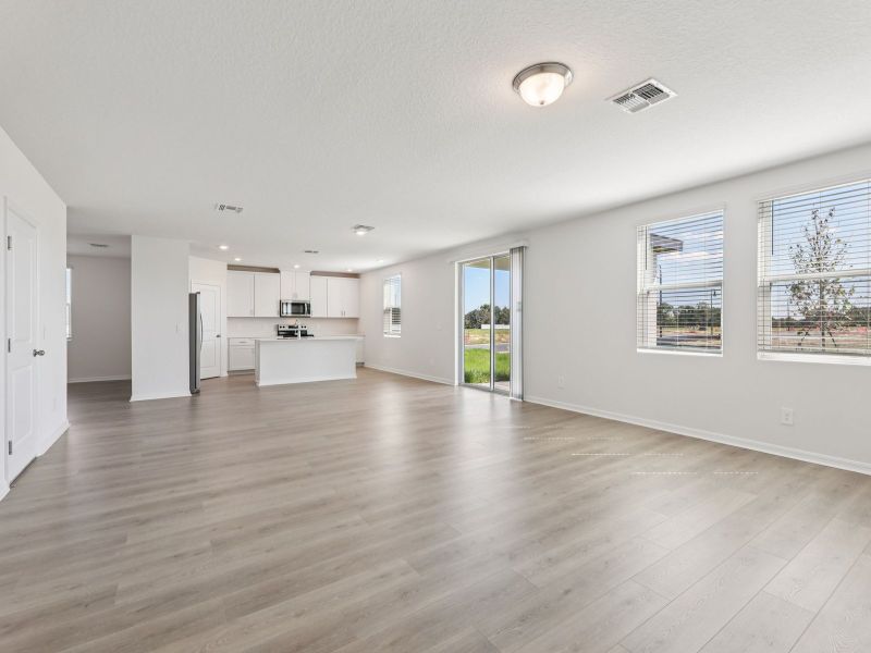Spacious, unfurnished interior of a new home in The Reserve at Twin Lakes, St. Cloud (Image 6).