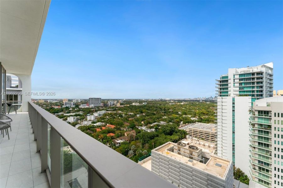 Condo located in Miami, FL showcasing its design and architecture (Image 25).