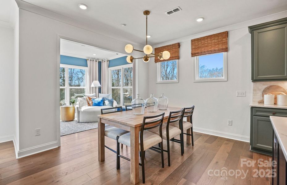 Everyday dining cafe Everyday dining cafe