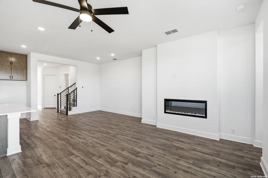 Spacious, unfurnished interior of a new home in Prominence, San Antonio (Image 25).