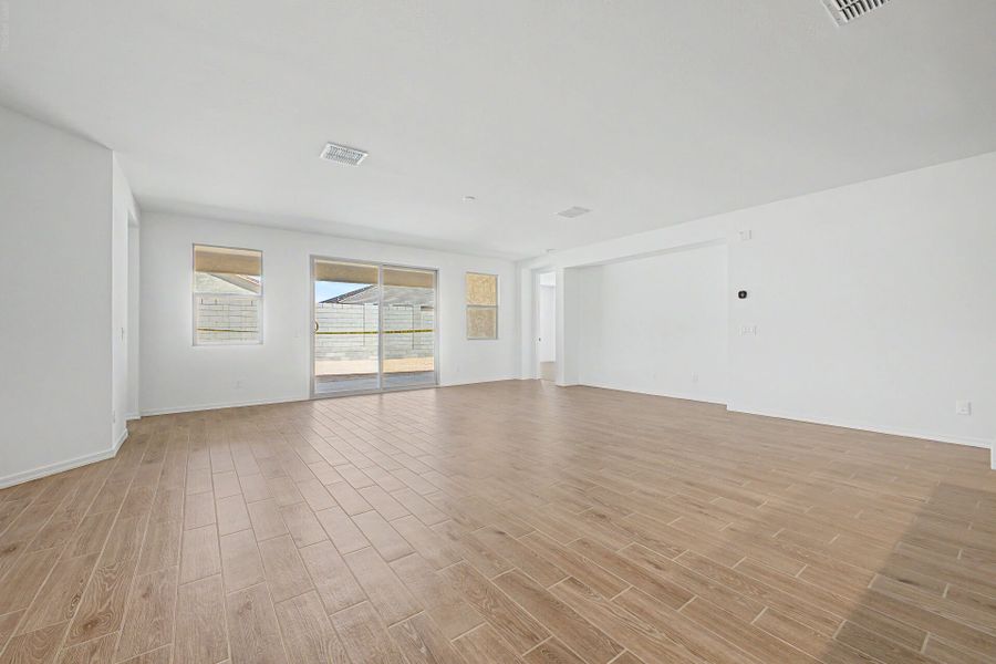 Spacious, unfurnished interior of a new home in White Tank Vistas, Waddell (Image 11).