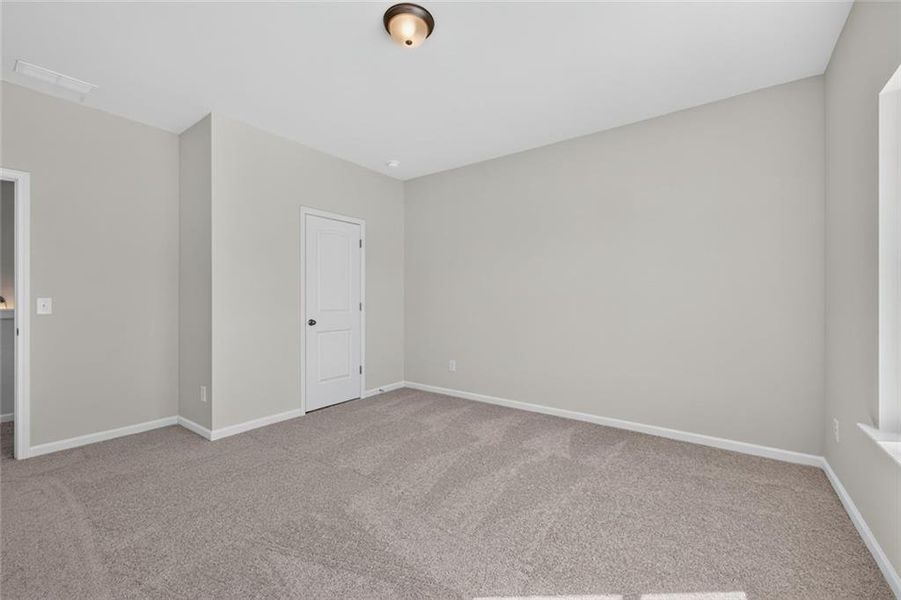 Spacious, unfurnished interior of a new home in Southbend, Rome (Image 48).