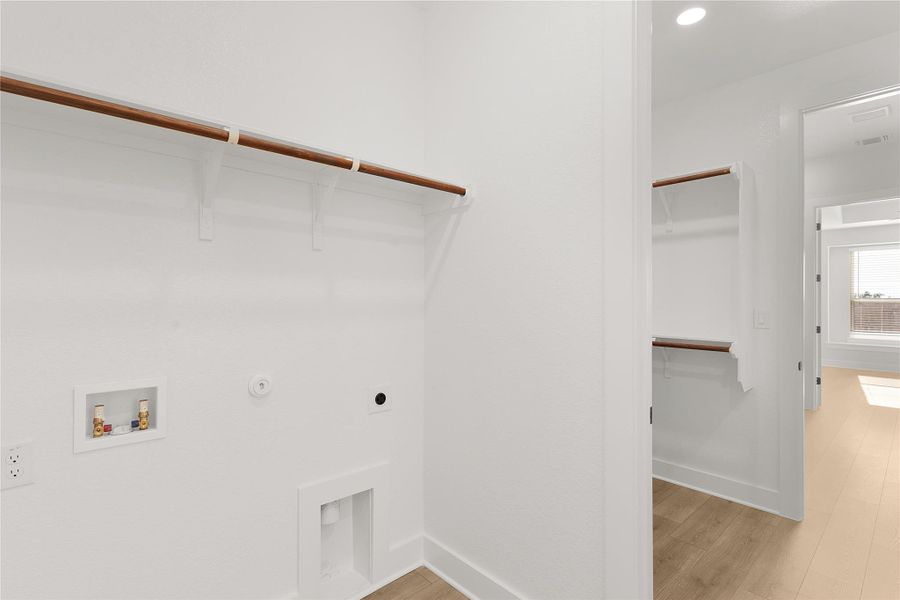 **PHOTO REPRESENTATIVE OF FLOORPLAN ONLY** **PHOTO REPRESENTATIVE OF FLOORPLAN ONLY**