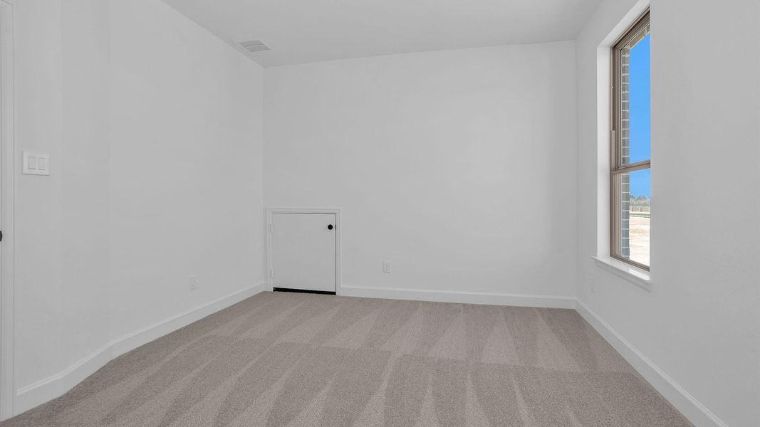 Spacious, unfurnished interior of a new home in Cross Creek West, Fulshear (Image 13).