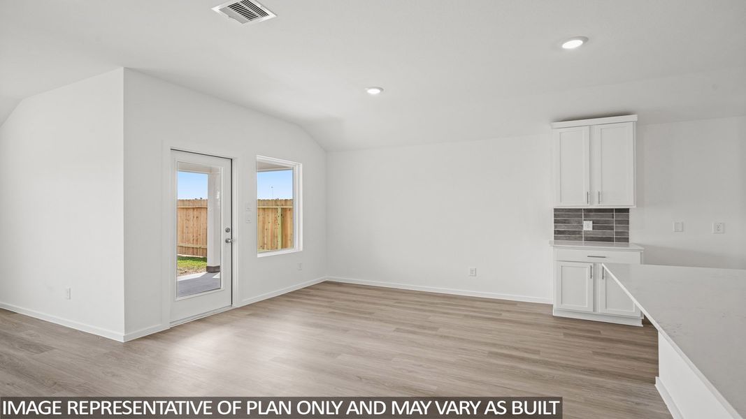 Representative unfurnished interior of a home built from the Glendale by D.R. Horton in Chapel Lakes, Montgomery (Image 14).