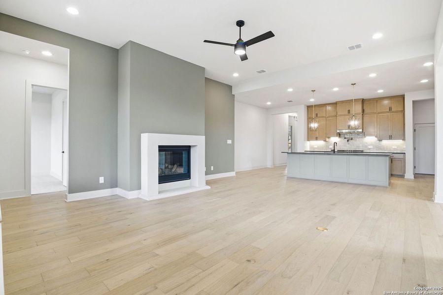 Spacious, unfurnished interior of a new home in Kinder Ranch 70's, San Antonio (Image 19).