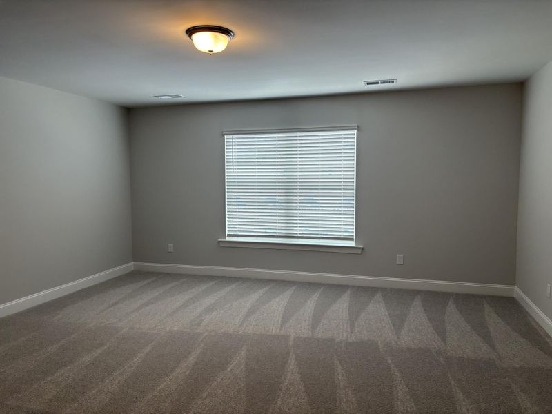 Spacious, unfurnished interior of a new home in Parker's Preserve, Ridgeville (Image 27).