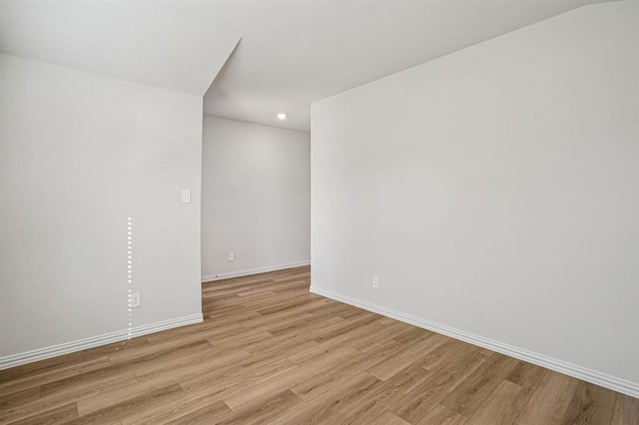 Spacious, unfurnished interior of a new home in Windmore, Princeton (Image 31).
