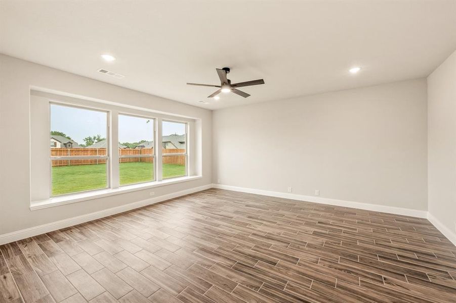 Spacious, unfurnished interior of a new home in Hampton Park, Glenn Heights (Image 25).
