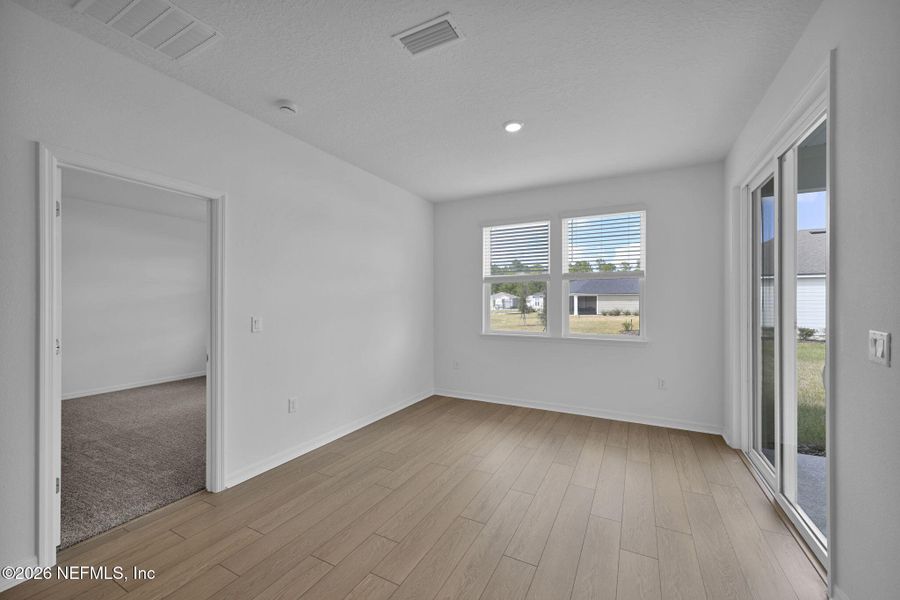 Spacious, unfurnished interior of a new home in Hyland Trail, Green Cove Springs (Image 24).