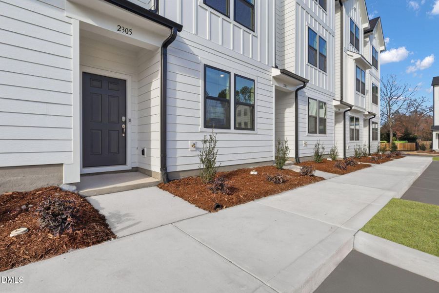 SUN_ElmGrove_Pic_Jackson_QMI_23_Front_3o SUN_ElmGrove_Pic_Jackson_QMI_23_Front_3o