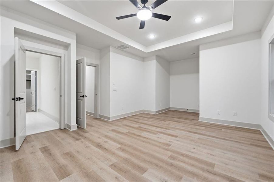 Spacious, unfurnished interior of a new home in , Athens (Image 25).
