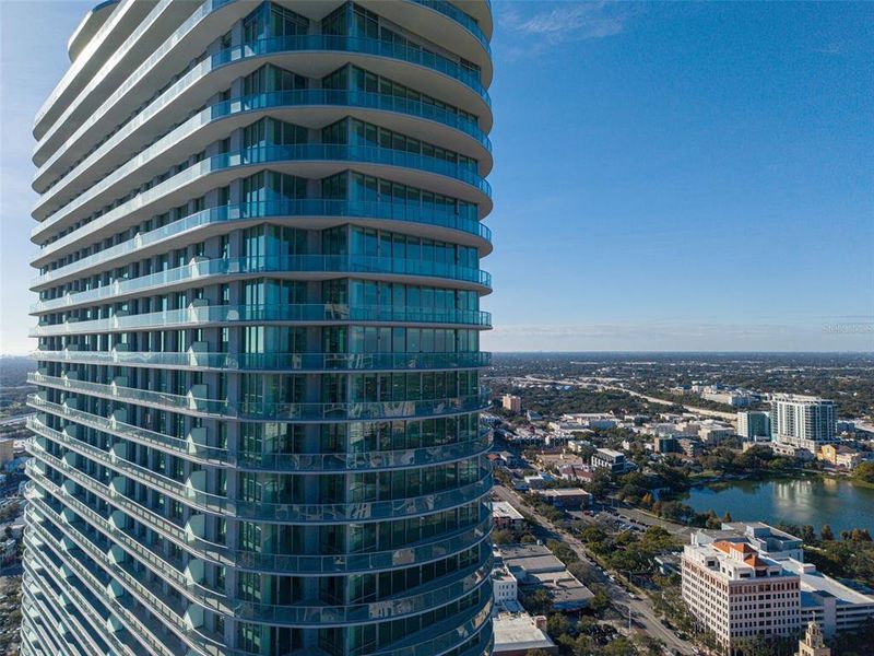 Condo located in St. Petersburg, FL showcasing its design and architecture (Image 43).