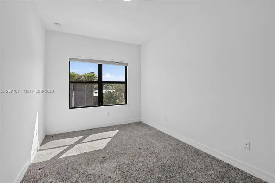 Spacious, unfurnished interior of a new home in , Plantation (Image 19).