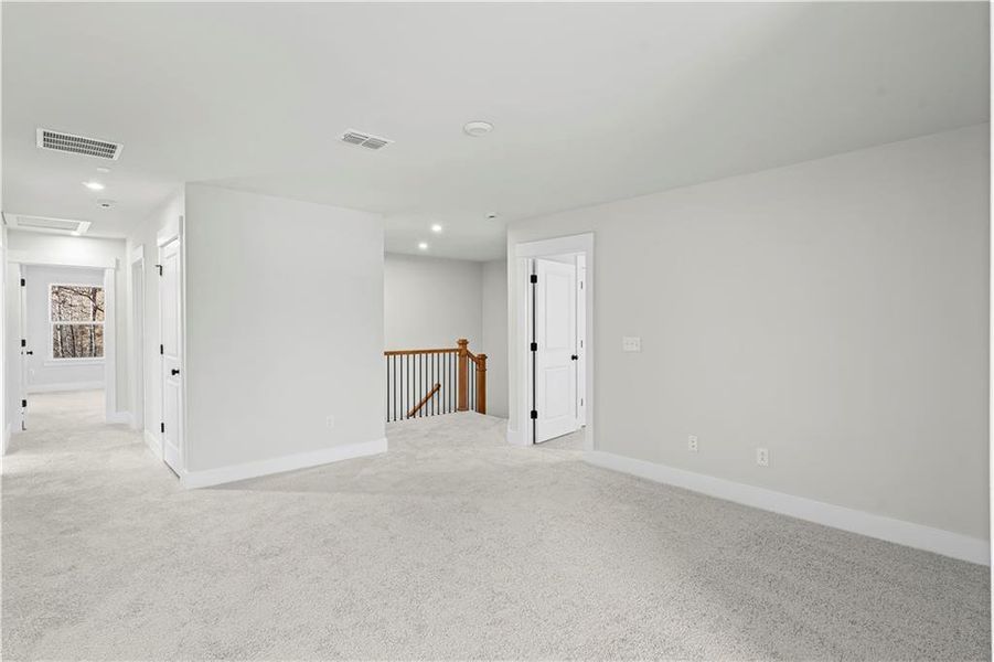 Spacious, unfurnished interior of a new home in Hunters Creek, Flowery Branch (Image 24).