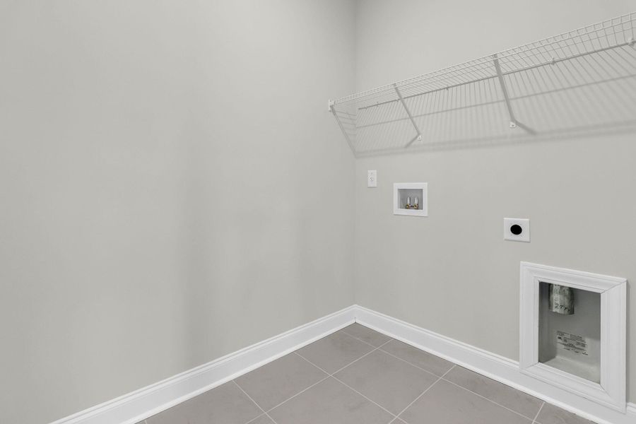 Spacious, unfurnished interior of a new home in Tidewater at Lakes of Cane Bay, Summerville (Image 33).