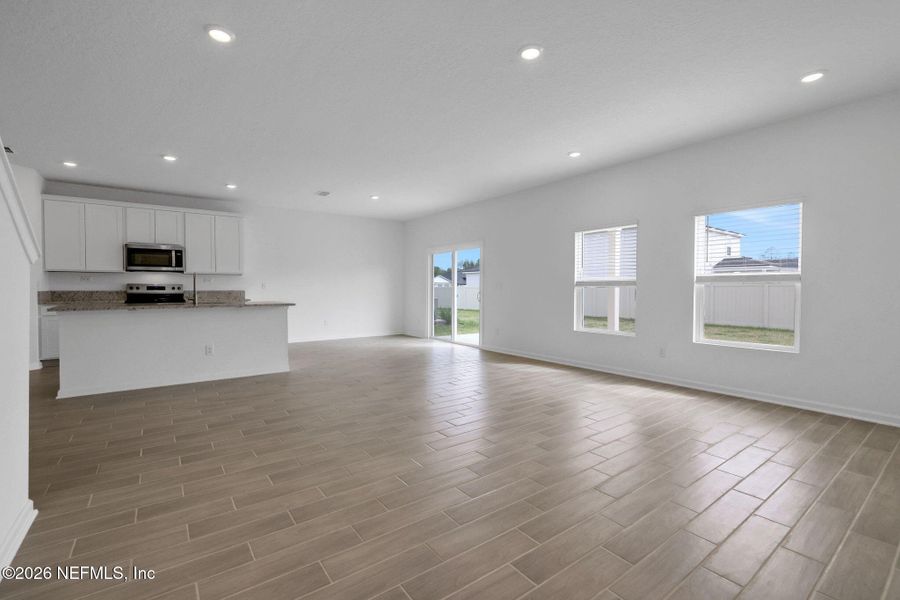 Spacious, unfurnished interior of a new home in Wilford Oaks, Orange Park (Image 33).