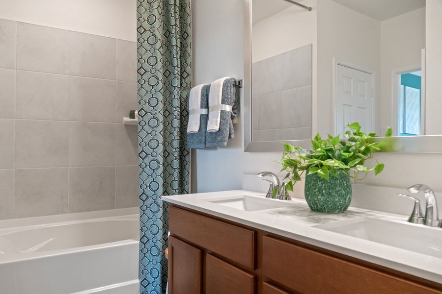 Dual-sink vanity at primary bath