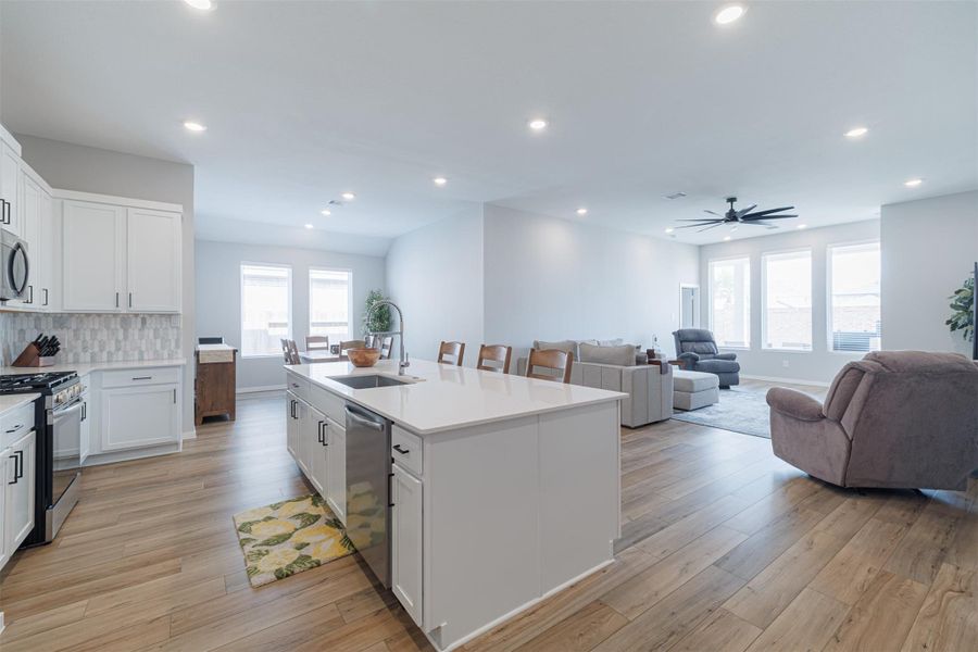 Furnished interior view inside a new home in Lago Mar, Texas City (Image 10).