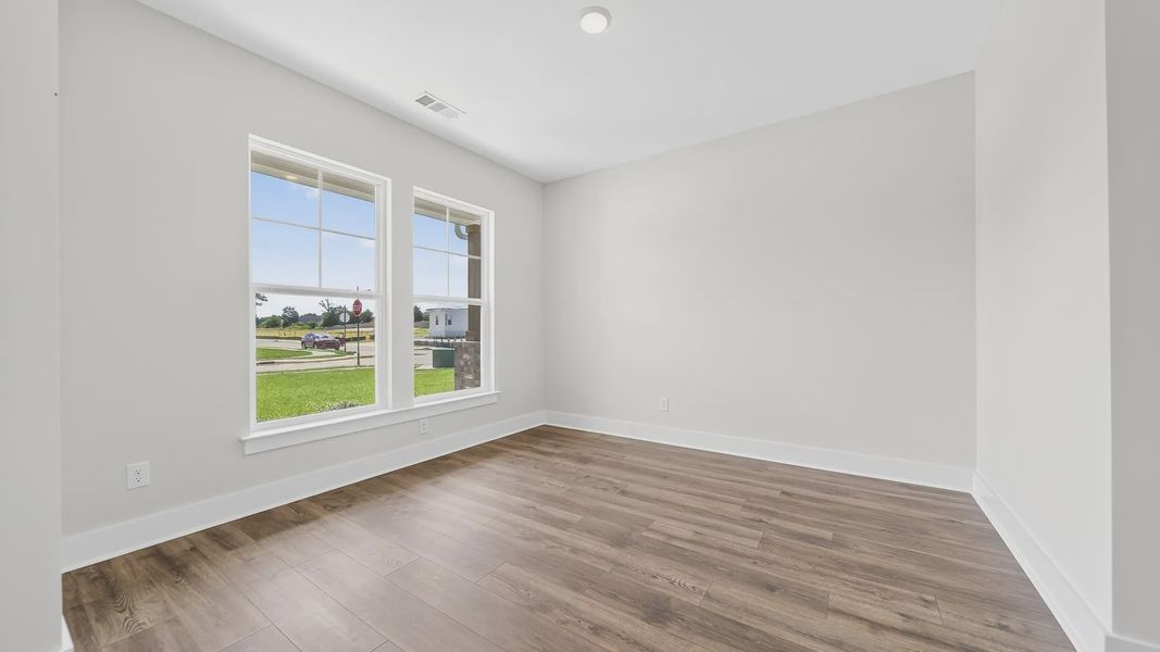 Spacious, unfurnished interior of a new home in McClure Farms, Columbia (Image 33).