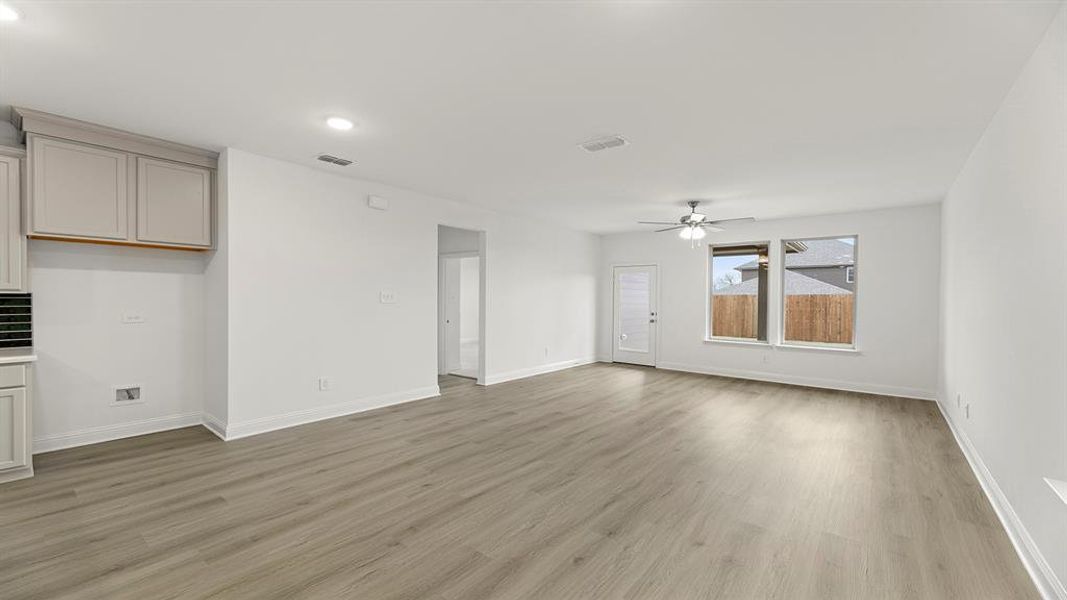 13. 1733 Edgeway - Dining (2)