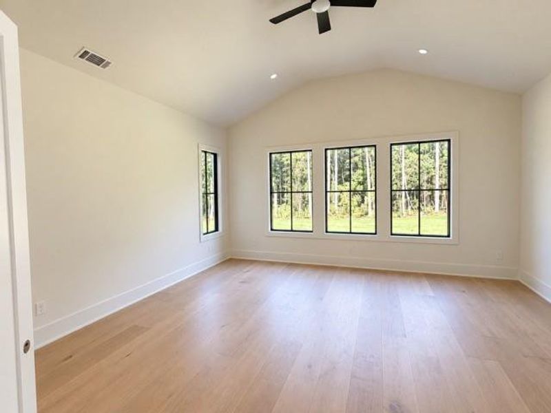 Spacious, unfurnished interior of a new home in , Bethlehem (Image 18).