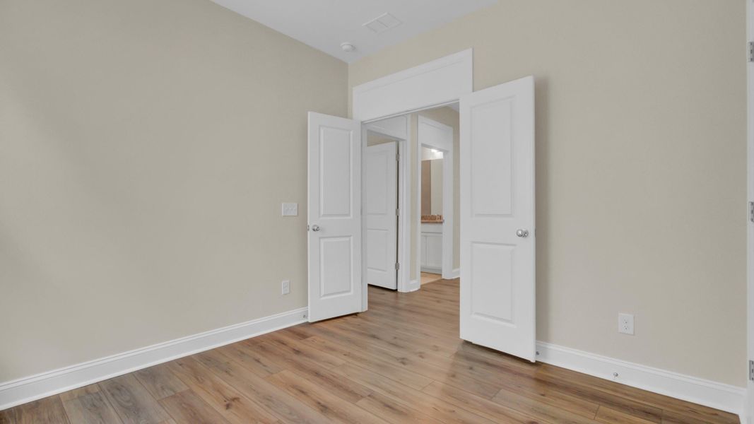 Spacious, unfurnished interior of a new home in Cresswind Charleston, Summerville (Image 17).