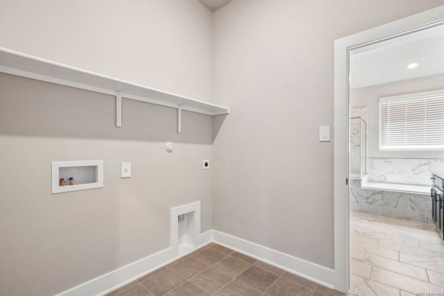 Spacious, unfurnished interior of a new home in Sagebrooke - Classic Series, San Antonio (Image 30).