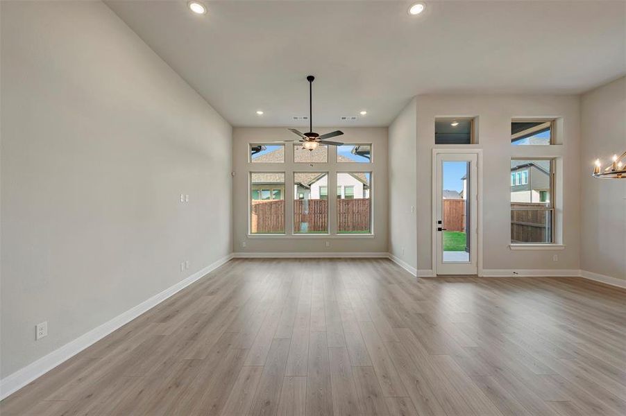 Spacious, unfurnished interior of a new home in Sandbrock Ranch, Aubrey (Image 15).