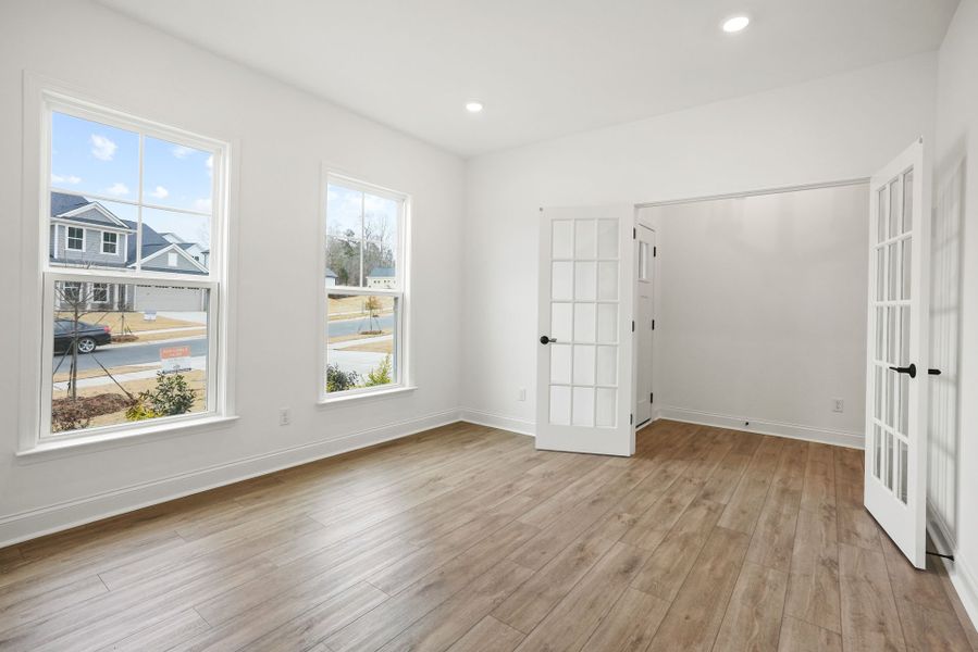 Spacious, unfurnished interior of a new home in Forest Creek, Waxhaw (Image 69).