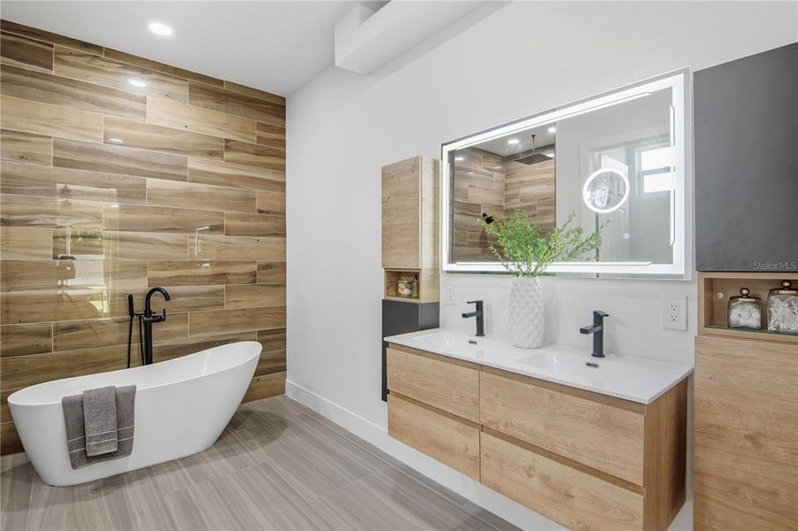 Furnished interior view inside a new home in , Orlando (Image 31).