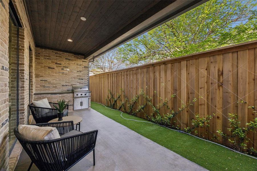 Exterior details and patio area of a home in , Dallas (Image 3).