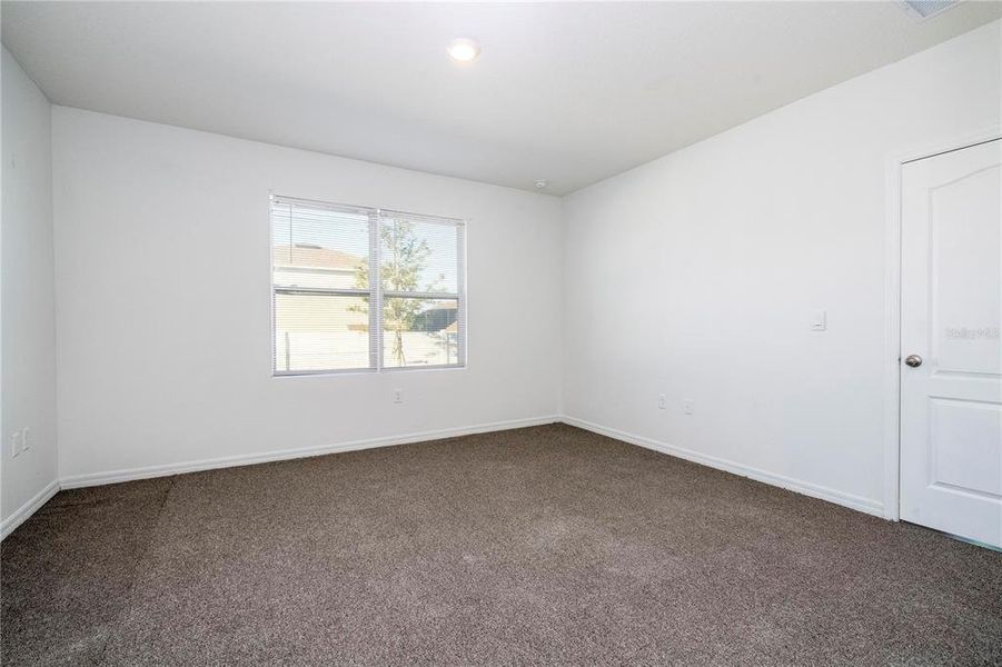 Spacious, unfurnished interior of a new home in Astonia, Davenport (Image 53).