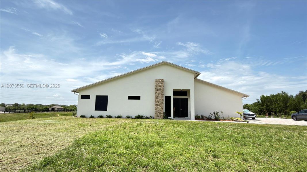 Exterior details and patio area of a home in , Loxahatchee (Image 33).