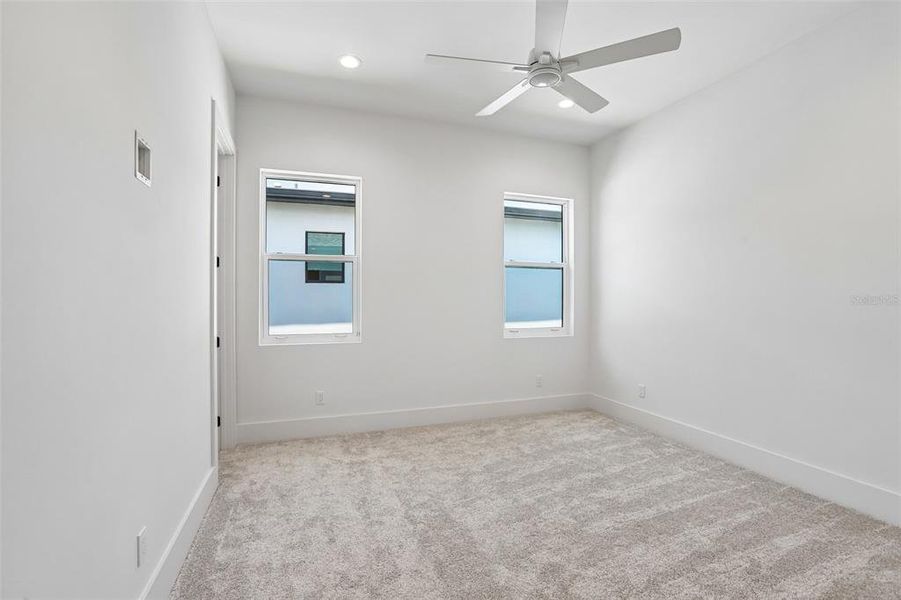 Spacious, unfurnished interior of a new home in , Tampa (Image 21).