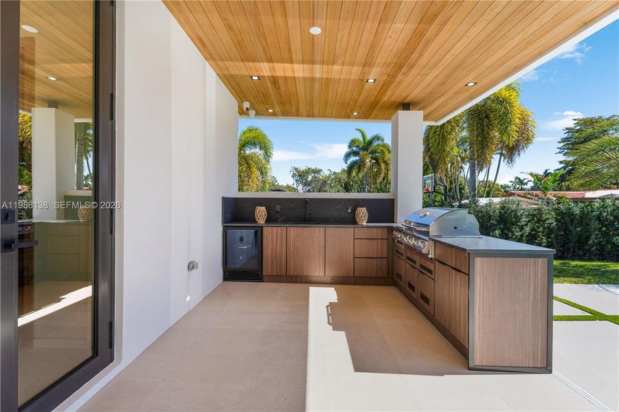 Exterior details and patio area of a home in , Miami (Image 34).